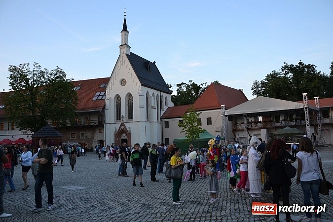 Zdjęcie w galerii na portalu naszraciborz.pl: Zobacz jak na zamku witano wakacje, czyli Zamkowa Noc z Duchami - odsłona trzecia wiadomości z regionu