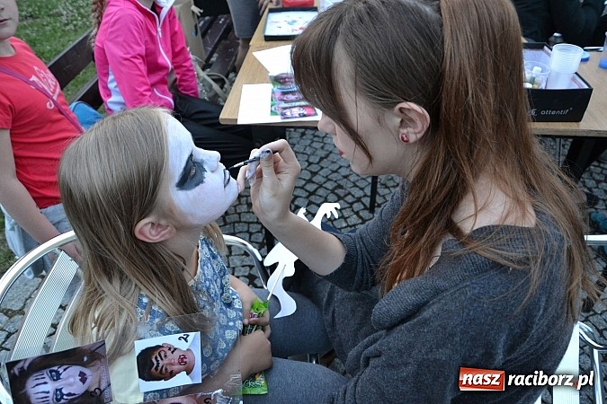 Zdjęcie w galerii na portalu naszraciborz.pl: Zobacz jak na zamku witano wakacje, czyli Zamkowa Noc z Duchami - odsłona trzecia wiadomości z regionu