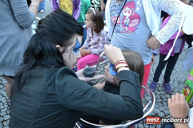 Zdjęcie w galerii na portalu naszraciborz.pl: Zobacz jak na zamku witano wakacje, czyli Zamkowa Noc z Duchami - odsłona trzecia wiadomości z regionu