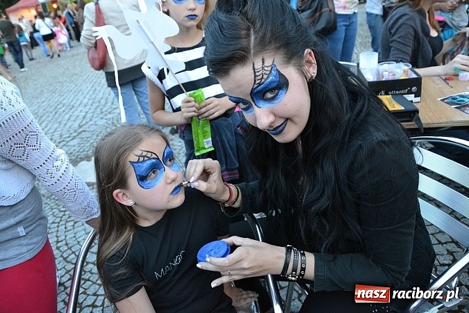 Zdjęcie w galerii na portalu naszraciborz.pl: Zobacz jak na zamku witano wakacje, czyli Zamkowa Noc z Duchami - odsłona trzecia wiadomości z regionu