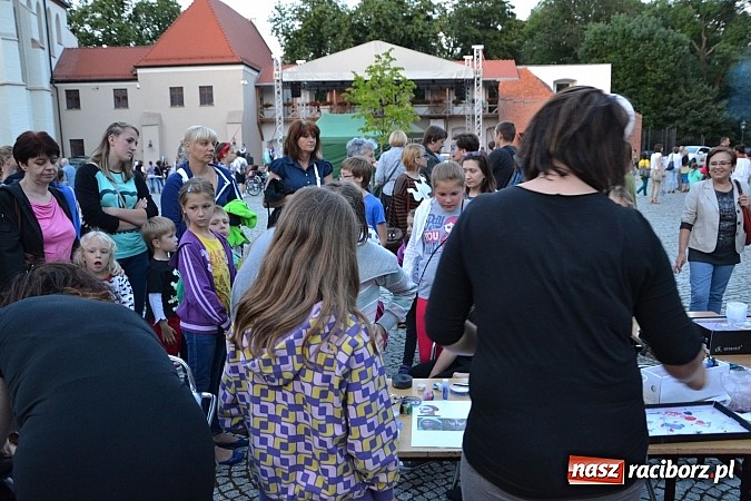 Zdjęcie w galerii na portalu naszraciborz.pl: Zobacz jak na zamku witano wakacje, czyli Zamkowa Noc z Duchami - odsłona trzecia wiadomości z regionu