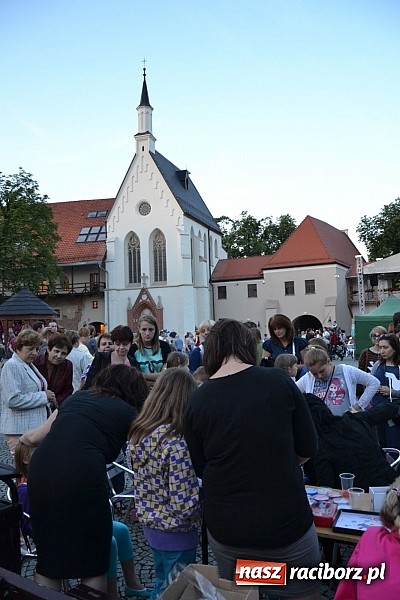 Zdjęcie w galerii na portalu naszraciborz.pl: Zobacz jak na zamku witano wakacje, czyli Zamkowa Noc z Duchami - odsłona trzecia wiadomości z regionu