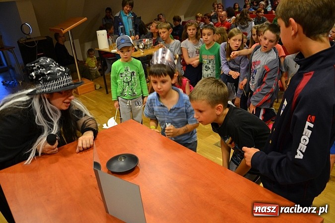 Zdjęcie w galerii na portalu naszraciborz.pl: Zobacz jak na zamku witano wakacje, czyli Zamkowa Noc z Duchami - odsłona trzecia wiadomości z regionu