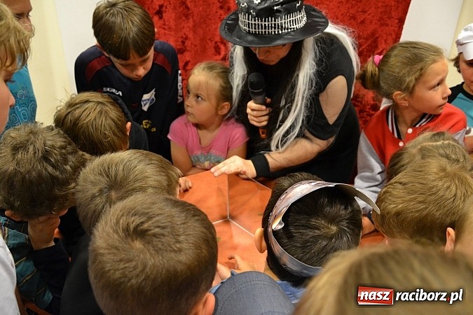 Zdjęcie w galerii na portalu naszraciborz.pl: Zobacz jak na zamku witano wakacje, czyli Zamkowa Noc z Duchami - odsłona trzecia wiadomości z regionu