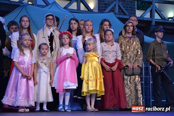 Zdjęcie w galerii na portalu naszraciborz.pl: Zobacz jak na zamku witano wakacje, czyli Zamkowa Noc z Duchami - odsłona trzecia wiadomości z regionu