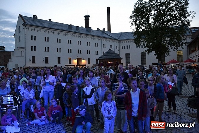 Zdjęcie w galerii na portalu naszraciborz.pl: Zobacz jak na zamku witano wakacje, czyli Zamkowa Noc z Duchami - odsłona trzecia wiadomości z regionu