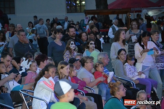 Zdjęcie w galerii na portalu naszraciborz.pl: Zobacz jak na zamku witano wakacje, czyli Zamkowa Noc z Duchami - odsłona trzecia wiadomości z regionu