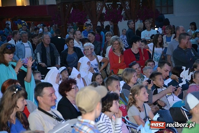 Zdjęcie w galerii na portalu naszraciborz.pl: Zobacz jak na zamku witano wakacje, czyli Zamkowa Noc z Duchami - odsłona trzecia wiadomości z regionu