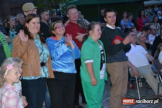 Zdjęcie w galerii na portalu naszraciborz.pl: Zobacz jak na zamku witano wakacje, czyli Zamkowa Noc z Duchami - odsłona trzecia wiadomości z regionu