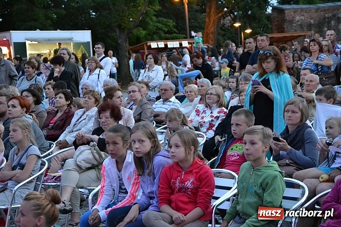 Zdjęcie w galerii na portalu naszraciborz.pl: Zobacz jak na zamku witano wakacje, czyli Zamkowa Noc z Duchami - odsłona trzecia wiadomości z regionu