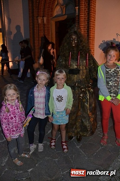 Zdjęcie w galerii na portalu naszraciborz.pl: Zobacz jak na zamku witano wakacje, czyli Zamkowa Noc z Duchami - odsłona trzecia wiadomości z regionu