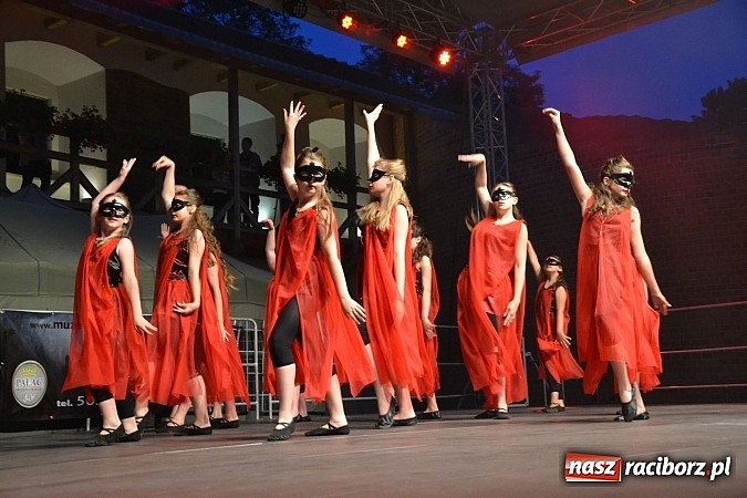 Zdjęcie w galerii na portalu naszraciborz.pl: Zobacz jak na zamku witano wakacje, czyli Zamkowa Noc z Duchami - odsłona trzecia wiadomości z regionu