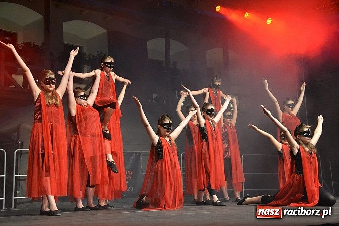 Zdjęcie w galerii na portalu naszraciborz.pl: Zobacz jak na zamku witano wakacje, czyli Zamkowa Noc z Duchami - odsłona trzecia wiadomości z regionu