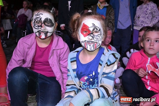 Zdjęcie w galerii na portalu naszraciborz.pl: Zobacz jak na zamku witano wakacje, czyli Zamkowa Noc z Duchami - odsłona trzecia wiadomości z regionu