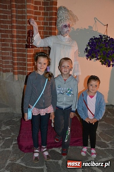 Zdjęcie w galerii na portalu naszraciborz.pl: Zobacz jak na zamku witano wakacje, czyli Zamkowa Noc z Duchami - odsłona trzecia wiadomości z regionu