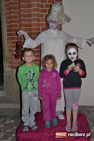 Zdjęcie w galerii na portalu naszraciborz.pl: Zobacz jak na zamku witano wakacje, czyli Zamkowa Noc z Duchami - odsłona trzecia wiadomości z regionu