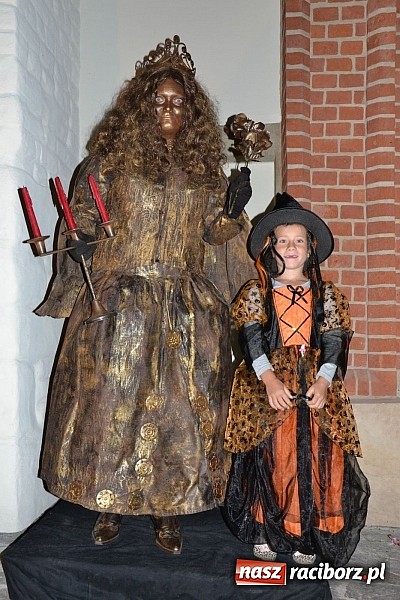 Zdjęcie w galerii na portalu naszraciborz.pl: Zobacz jak na zamku witano wakacje, czyli Zamkowa Noc z Duchami - odsłona trzecia wiadomości z regionu