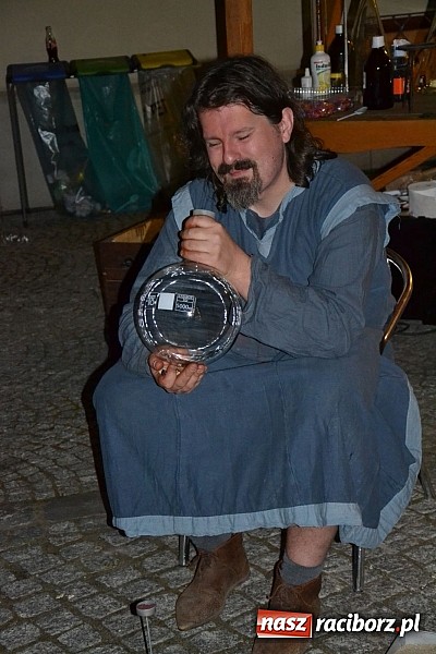 Zdjęcie w galerii na portalu naszraciborz.pl: Zobacz jak na zamku witano wakacje, czyli Zamkowa Noc z Duchami - odsłona trzecia wiadomości z regionu