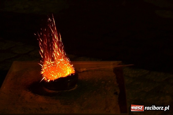 Zdjęcie w galerii na portalu naszraciborz.pl: Zobacz jak na zamku witano wakacje, czyli Zamkowa Noc z Duchami - odsłona trzecia wiadomości z regionu
