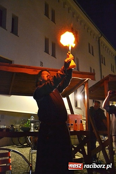 Zdjęcie w galerii na portalu naszraciborz.pl: Zobacz jak na zamku witano wakacje, czyli Zamkowa Noc z Duchami - odsłona trzecia wiadomości z regionu