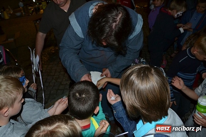 Zdjęcie w galerii na portalu naszraciborz.pl: Zobacz jak na zamku witano wakacje, czyli Zamkowa Noc z Duchami - odsłona trzecia wiadomości z regionu