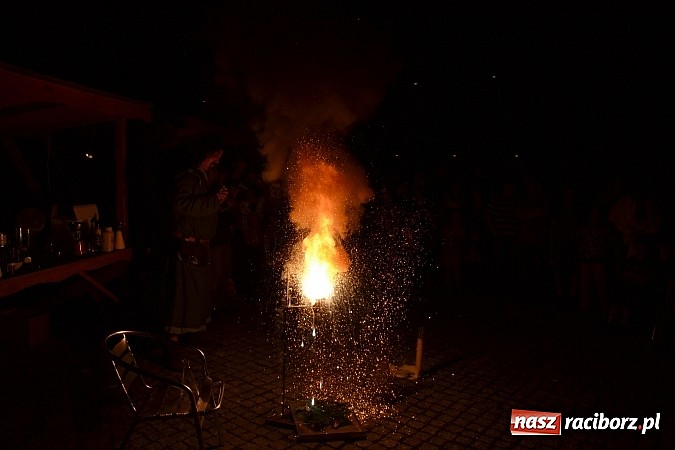 Zdjęcie w galerii na portalu naszraciborz.pl: Zobacz jak na zamku witano wakacje, czyli Zamkowa Noc z Duchami - odsłona trzecia wiadomości z regionu