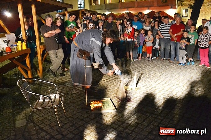 Zdjęcie w galerii na portalu naszraciborz.pl: Zobacz jak na zamku witano wakacje, czyli Zamkowa Noc z Duchami - odsłona trzecia wiadomości z regionu