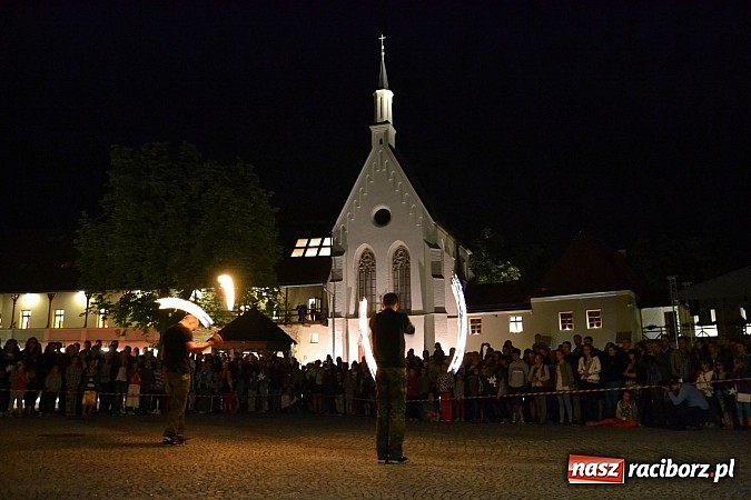 Zdjęcie w galerii na portalu naszraciborz.pl: Zobacz jak na zamku witano wakacje, czyli Zamkowa Noc z Duchami - odsłona trzecia wiadomości z regionu