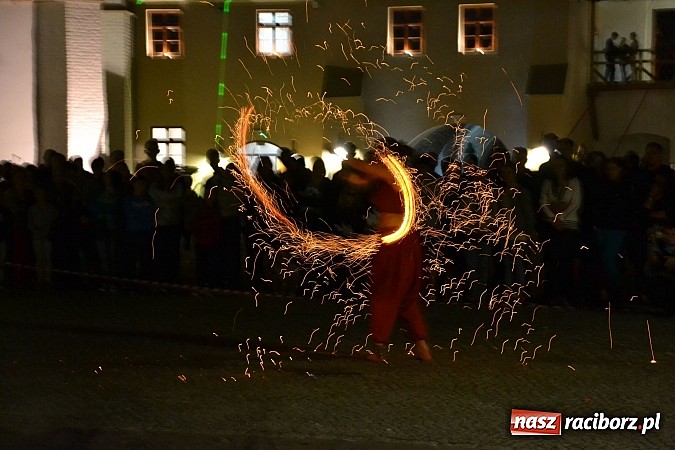 Zdjęcie w galerii na portalu naszraciborz.pl: Zobacz jak na zamku witano wakacje, czyli Zamkowa Noc z Duchami - odsłona trzecia wiadomości z regionu