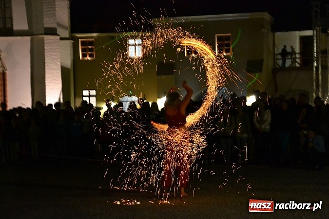 Zdjęcie w galerii na portalu naszraciborz.pl: Zobacz jak na zamku witano wakacje, czyli Zamkowa Noc z Duchami - odsłona trzecia wiadomości z regionu