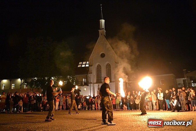 Zdjęcie w galerii na portalu naszraciborz.pl: Zobacz jak na zamku witano wakacje, czyli Zamkowa Noc z Duchami - odsłona trzecia wiadomości z regionu