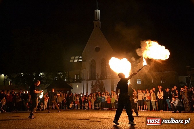 Zdjęcie w galerii na portalu naszraciborz.pl: Zobacz jak na zamku witano wakacje, czyli Zamkowa Noc z Duchami - odsłona trzecia wiadomości z regionu