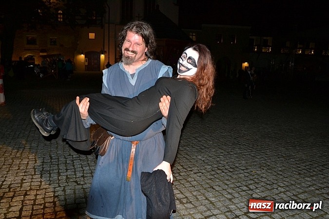 Zdjęcie w galerii na portalu naszraciborz.pl: Zobacz jak na zamku witano wakacje, czyli Zamkowa Noc z Duchami - odsłona trzecia wiadomości z regionu