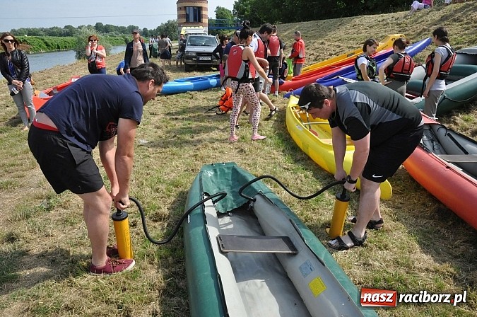 Zdjęcie w galerii na portalu naszraciborz.pl: Pierwsze koty za płoty. Sezon na Meandrach Odry otwarty wiadomości z regionu