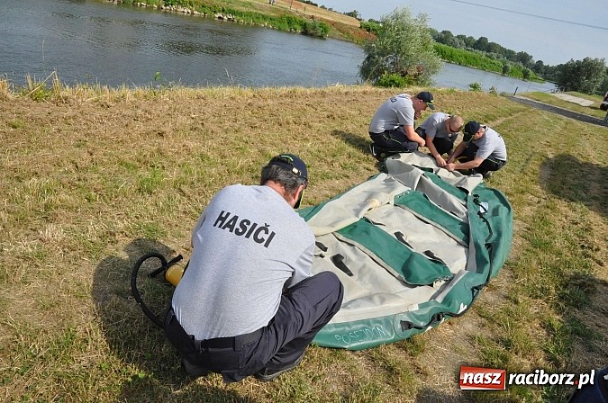 Zdjęcie w galerii na portalu naszraciborz.pl: Pierwsze koty za płoty. Sezon na Meandrach Odry otwarty wiadomości z regionu