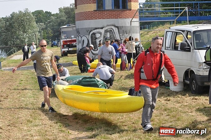 Zdjęcie w galerii na portalu naszraciborz.pl: Pierwsze koty za płoty. Sezon na Meandrach Odry otwarty wiadomości z regionu