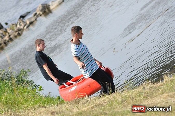 Zdjęcie w galerii na portalu naszraciborz.pl: Pierwsze koty za płoty. Sezon na Meandrach Odry otwarty wiadomości z regionu