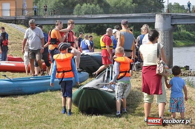 Zdjęcie w galerii na portalu naszraciborz.pl: Pierwsze koty za płoty. Sezon na Meandrach Odry otwarty wiadomości z regionu