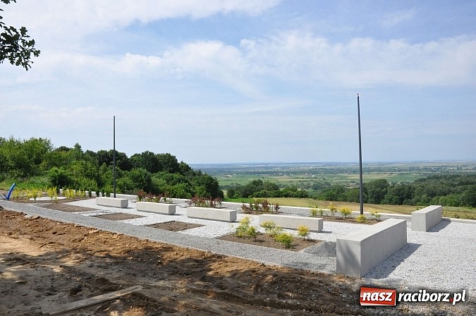 Zdjęcie w galerii na portalu naszraciborz.pl: Pogrzebień - punkt widokowy na Bramę Morawską prawie gotowy wiadomości z regionu