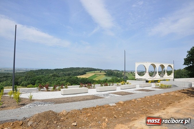 Zdjęcie w galerii na portalu naszraciborz.pl: Pogrzebień - punkt widokowy na Bramę Morawską prawie gotowy wiadomości z regionu