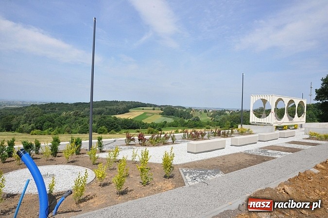 Zdjęcie w galerii na portalu naszraciborz.pl: Pogrzebień - punkt widokowy na Bramę Morawską prawie gotowy wiadomości z regionu