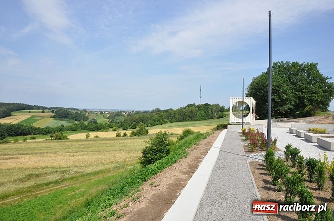 Zdjęcie w galerii na portalu naszraciborz.pl: Pogrzebień - punkt widokowy na Bramę Morawską prawie gotowy wiadomości z regionu