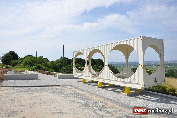 Zdjęcie w galerii na portalu naszraciborz.pl: Pogrzebień - punkt widokowy na Bramę Morawską prawie gotowy wiadomości z regionu