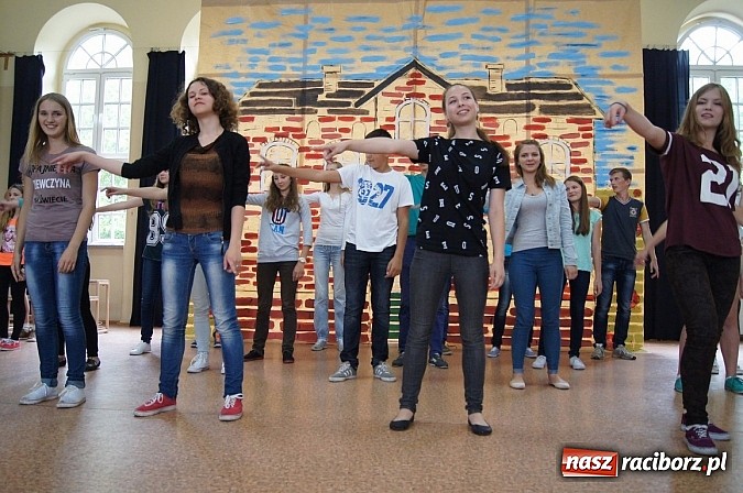 Zdjęcie w galerii na portalu naszraciborz.pl: Taneczna integracja z młodzieżą z Białorusi  wiadomości z regionu