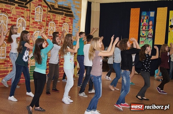 Zdjęcie w galerii na portalu naszraciborz.pl: Taneczna integracja z młodzieżą z Białorusi  wiadomości z regionu