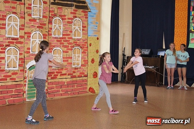 Zdjęcie w galerii na portalu naszraciborz.pl: Taneczna integracja z młodzieżą z Białorusi  wiadomości z regionu