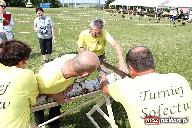 Zdjęcie w galerii na portalu naszraciborz.pl: Bieg narciarski i rzut jajkiem do fartuszka, czyli Turniej Sołectw Gminy Kornowac wiadomości z regionu