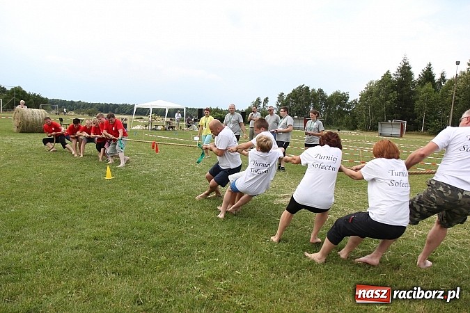 Zdjęcie w galerii na portalu naszraciborz.pl: Bieg narciarski i rzut jajkiem do fartuszka, czyli Turniej Sołectw Gminy Kornowac wiadomości z regionu