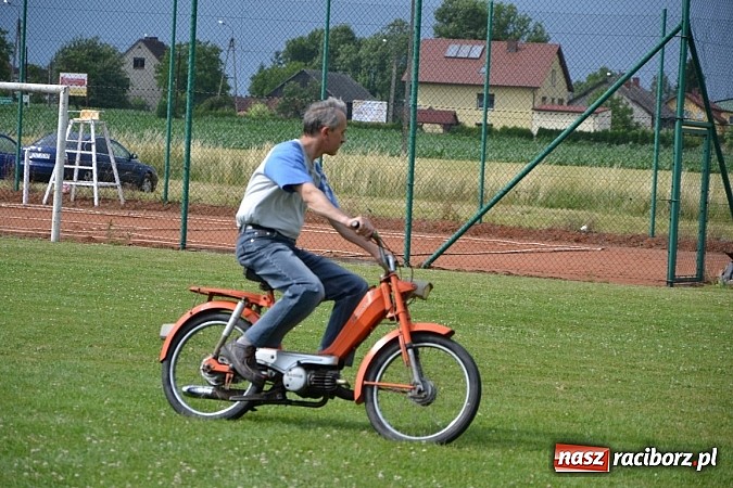 Zdjęcie w galerii na portalu naszraciborz.pl: Ponad sto wozów na VII zlocie w Zabełkowie wiadomości z regionu
