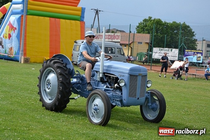 Zdjęcie w galerii na portalu naszraciborz.pl: Ponad sto wozów na VII zlocie w Zabełkowie wiadomości z regionu